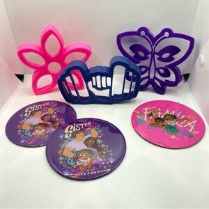 Disney Encanto 3 Piece Silicone Breakfast Molds And 3 Magnets New Without Tags